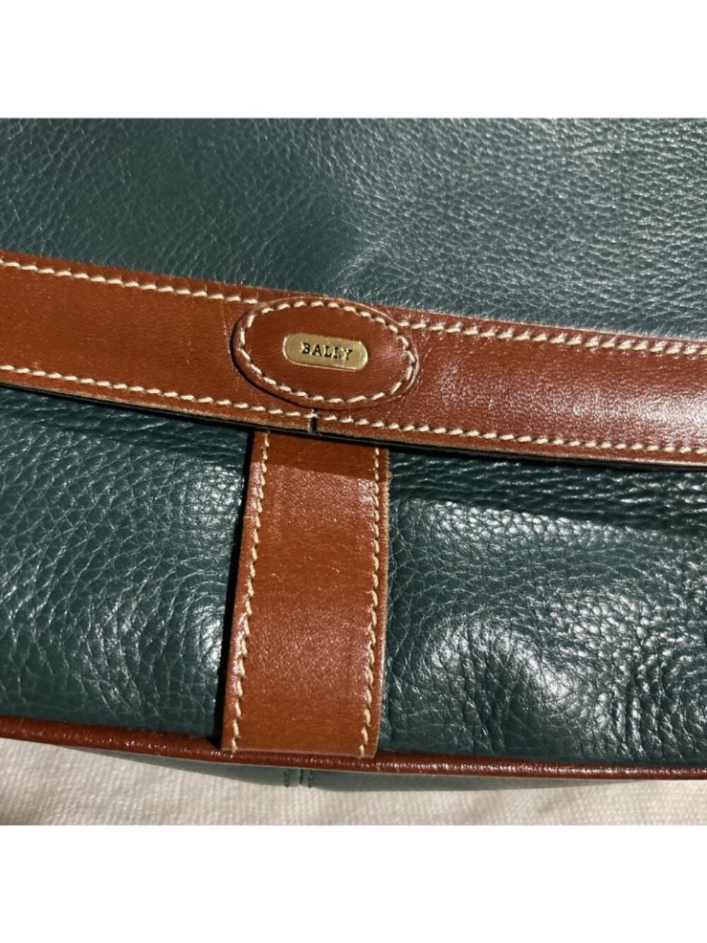 VTG BALLY Green Pebbled Leather Crossbody Bag Gold Logo Made in Italy Dust Bag - Picture 2 of 16